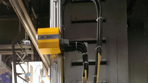 新科技 产品进烤炉前非接触测膜厚